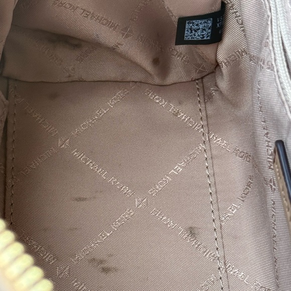 Michael Kors Cream and Tan Signature Small Satchel & little wallet - Picture 5 of 12